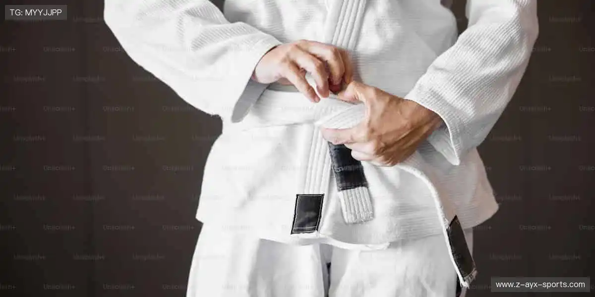 球迷的第二主场，🎯 从球星同款到限量周边，一网打尽你的热爱！