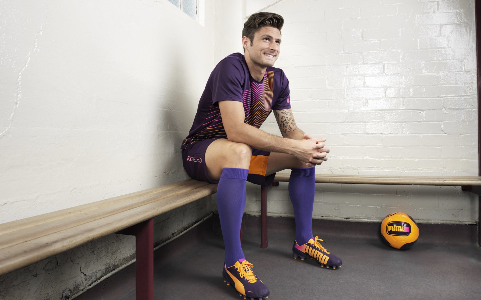 爱游戏平台-“腰旗美式橄榄球:成都七中东部赛场成现代竞技舞台”